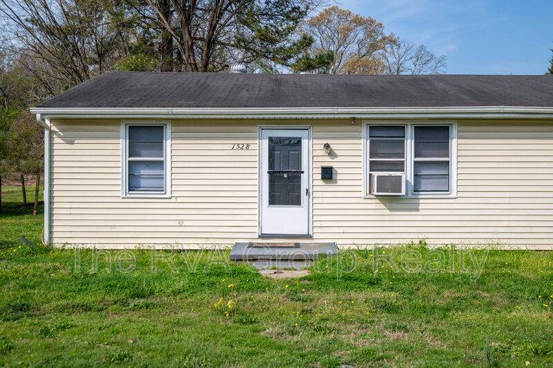 Apartment for rent at 1528 Lincoln St, Petersburg, VA 23803