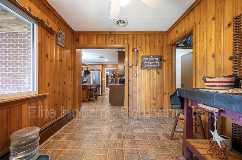 House for rent at 290 W Ridge St, Wytheville, VA 24382