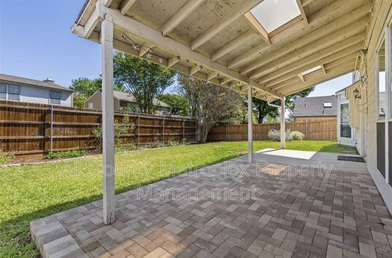 House for rent at 516 Arbor Oak Dr, Grapevine, TX 76051