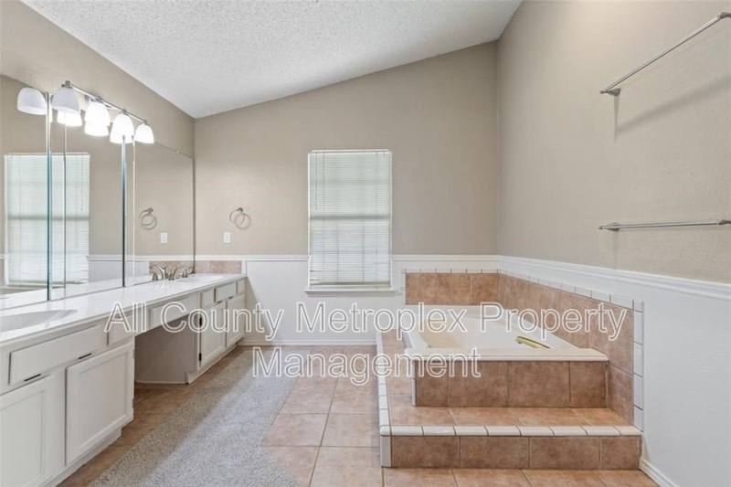 House for rent at 516 Arbor Oak Dr, Grapevine, TX 76051