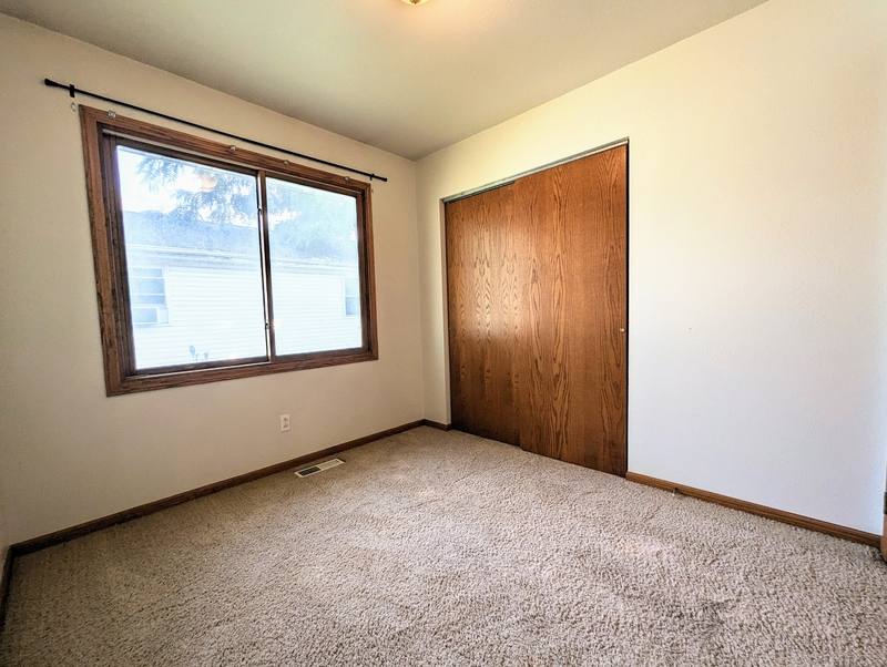 Apartment for rent at 406 E Montgomery St, Knoxville, IA 50138
