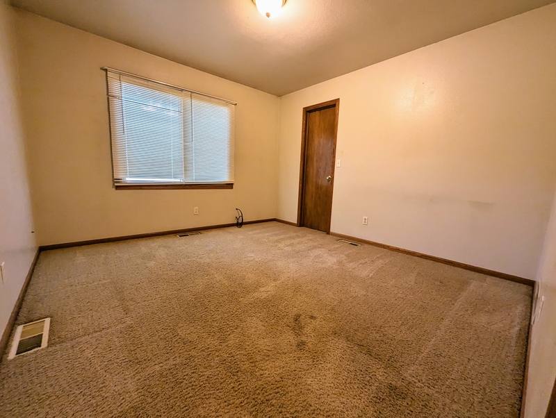 Apartment for rent at 406 E Montgomery St, Knoxville, IA 50138