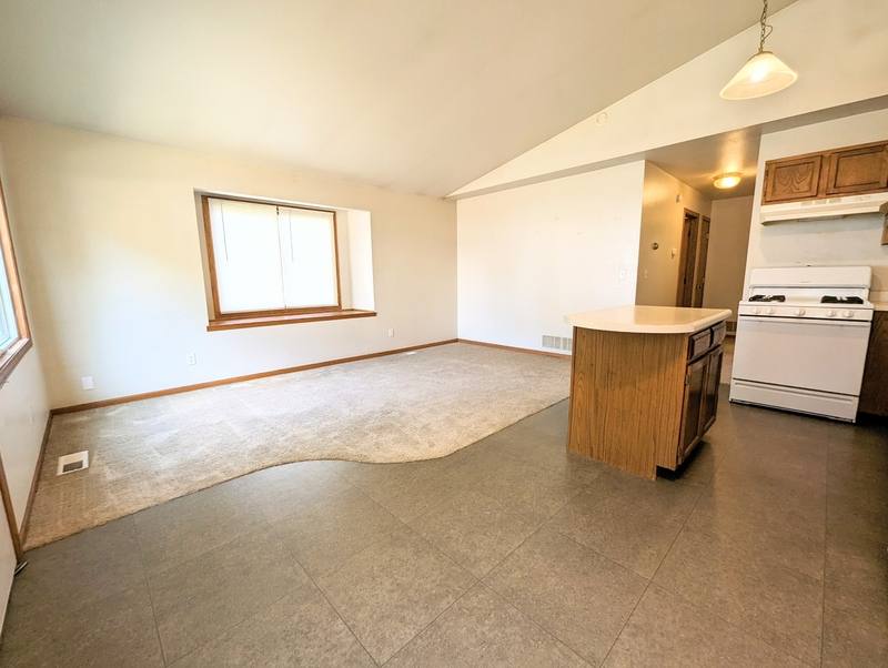 Apartment for rent at 406 E Montgomery St, Knoxville, IA 50138