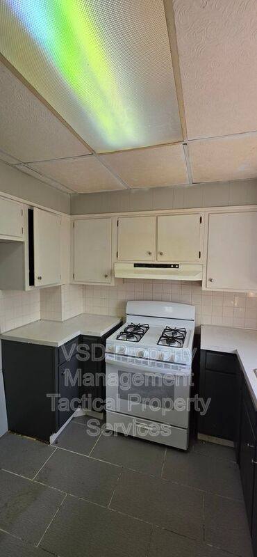 Apartment for rent at 8204 Vineyard Ave #UP, Cleveland, OH 44105