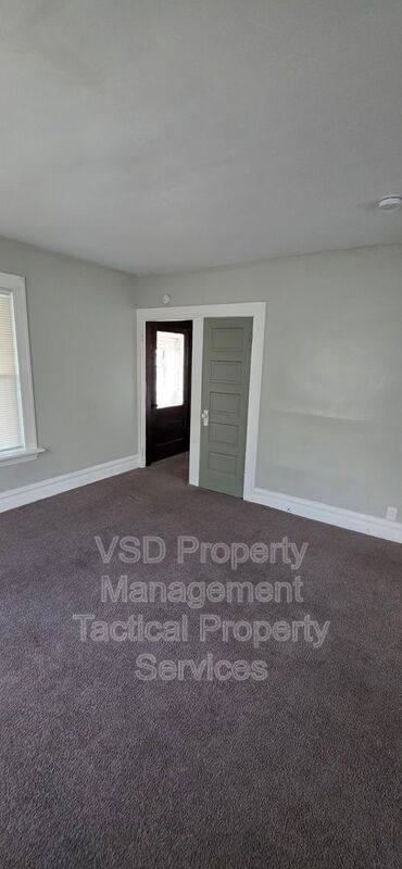 Apartment for rent at 8204 Vineyard Ave #UP, Cleveland, OH 44105