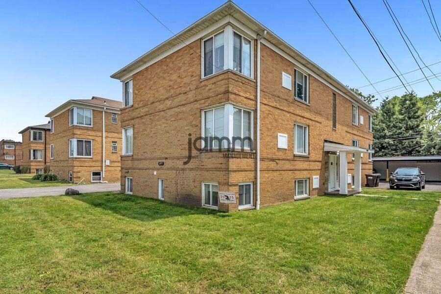 Apartment for rent at 18997 Hilliard Blvd #1, Rocky River, OH 44116