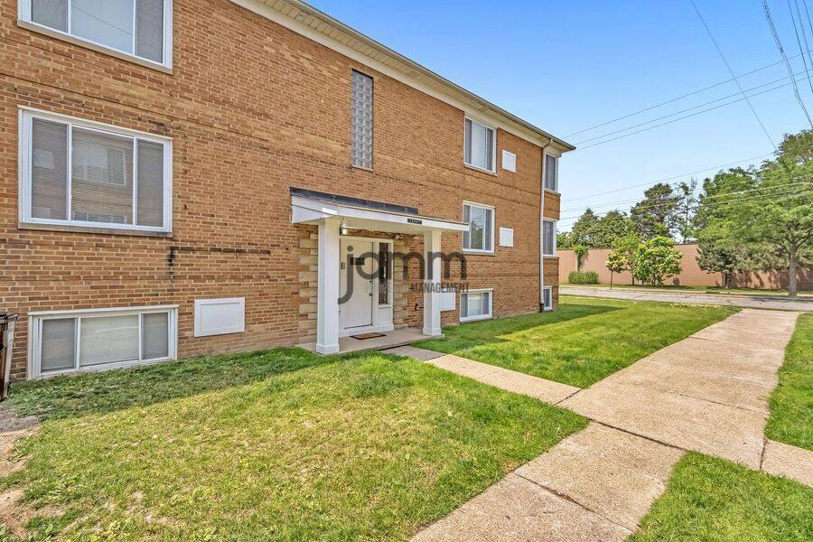 Apartment for rent at 18997 Hilliard Blvd #1, Rocky River, OH 44116