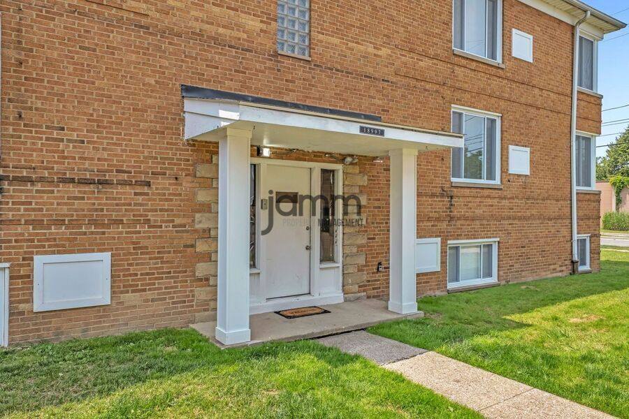 Apartment for rent at 18997 Hilliard Blvd #1, Rocky River, OH 44116