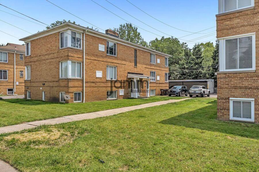 Apartment for rent at 18997 Hilliard Blvd #1, Rocky River, OH 44116