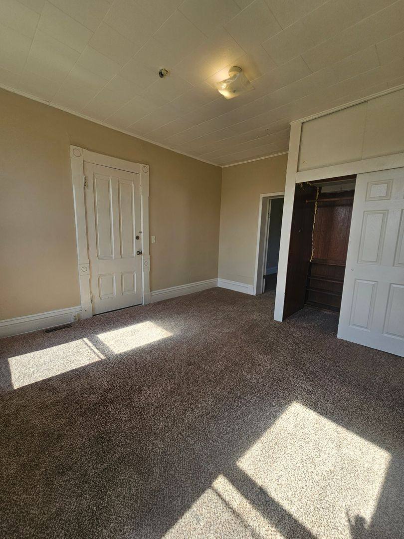 Apartment for rent at 2148 Telegraph Rd, Davenport, IA 52802