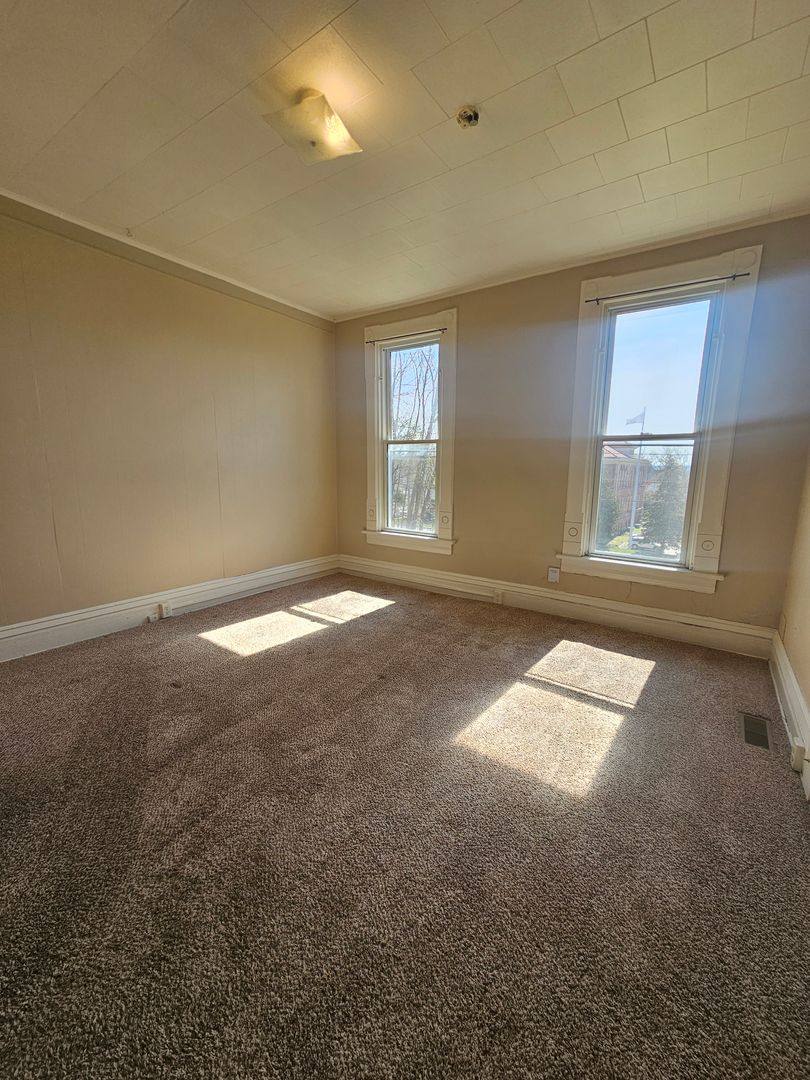 Apartment for rent at 2148 Telegraph Rd, Davenport, IA 52802