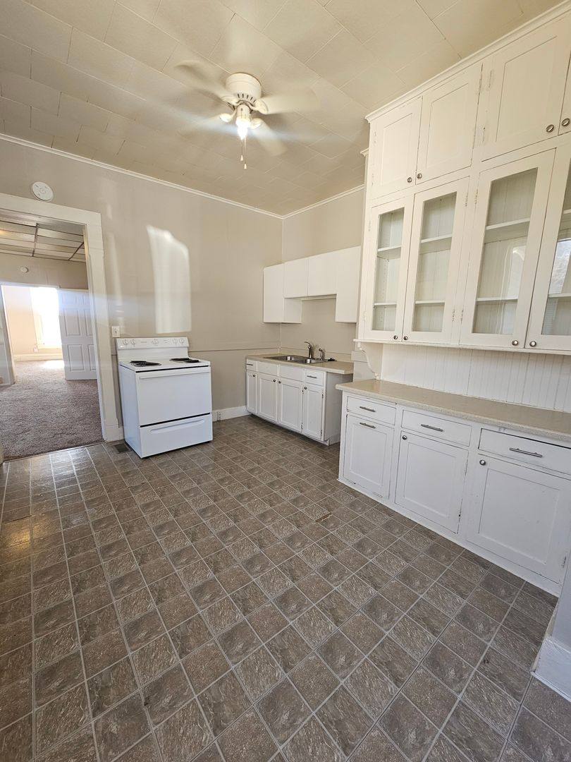Apartment for rent at 2148 Telegraph Rd, Davenport, IA 52802