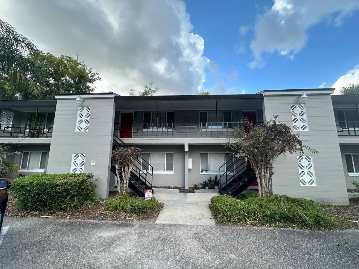 Apartment for rent at 3200 Fairway Lane, Orlando, FL 32804