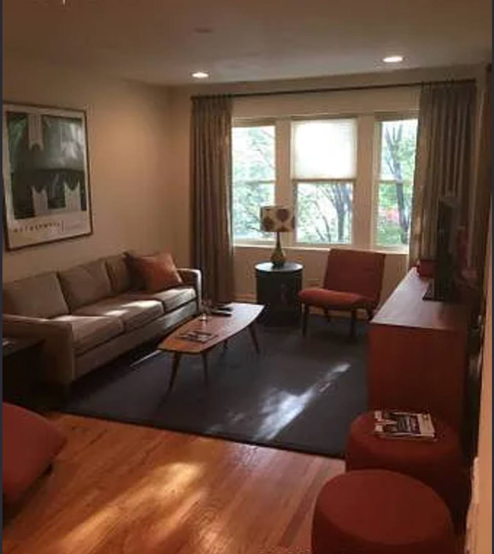 Apartment for rent at 6503 N Newgard Ave, Chicago, IL 60626