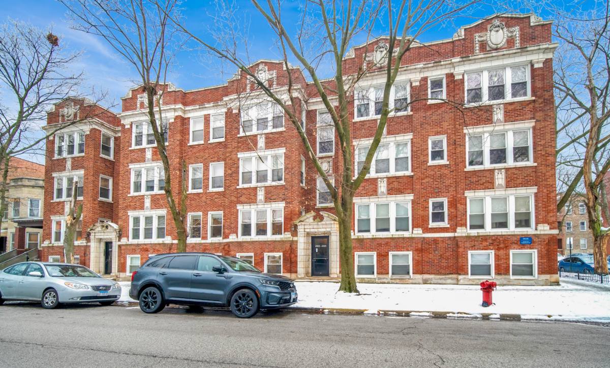 Apartment for rent at 6503 N Newgard Ave, Chicago, IL 60626