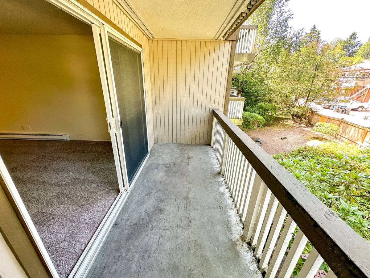 Apartment for rent at 9428 Ravenna Ave NE, Seattle, WA 98115
