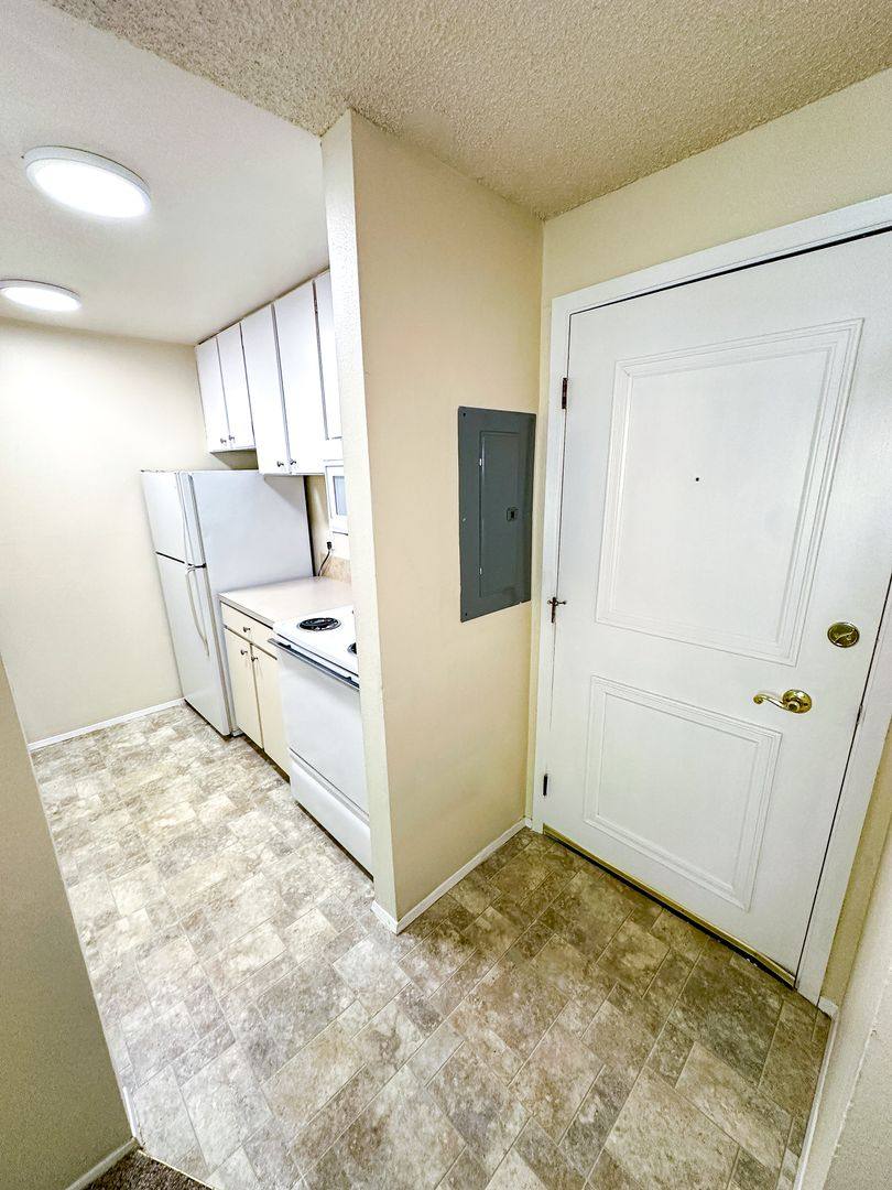Apartment for rent at 9428 Ravenna Ave NE, Seattle, WA 98115