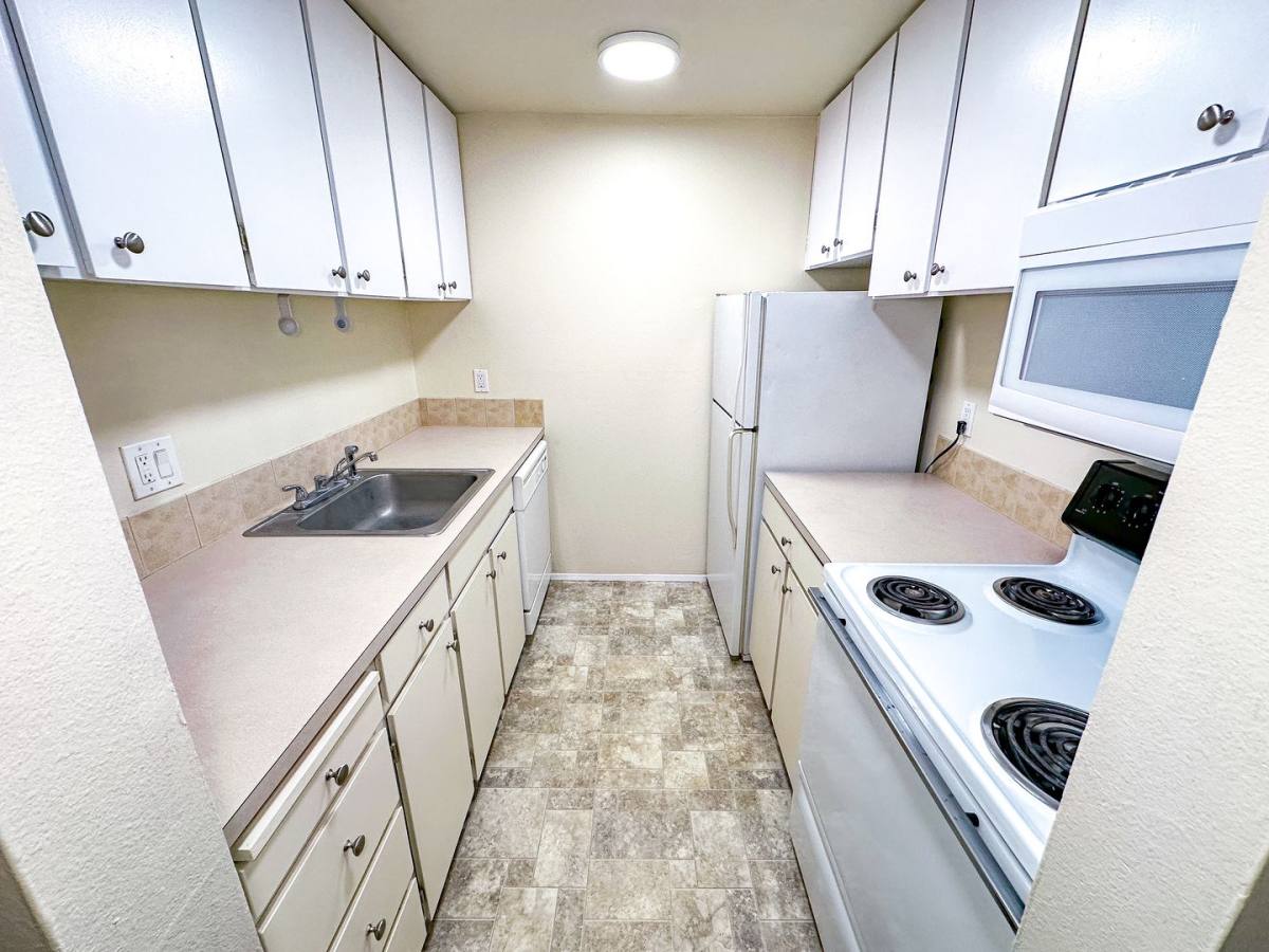 Apartment for rent at 9428 Ravenna Ave NE, Seattle, WA 98115