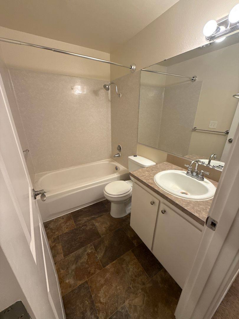 Ravenna House, 9428 Ravenna Ave NE, Seattle, WA 98115 - Apartment for Rent - Image 19