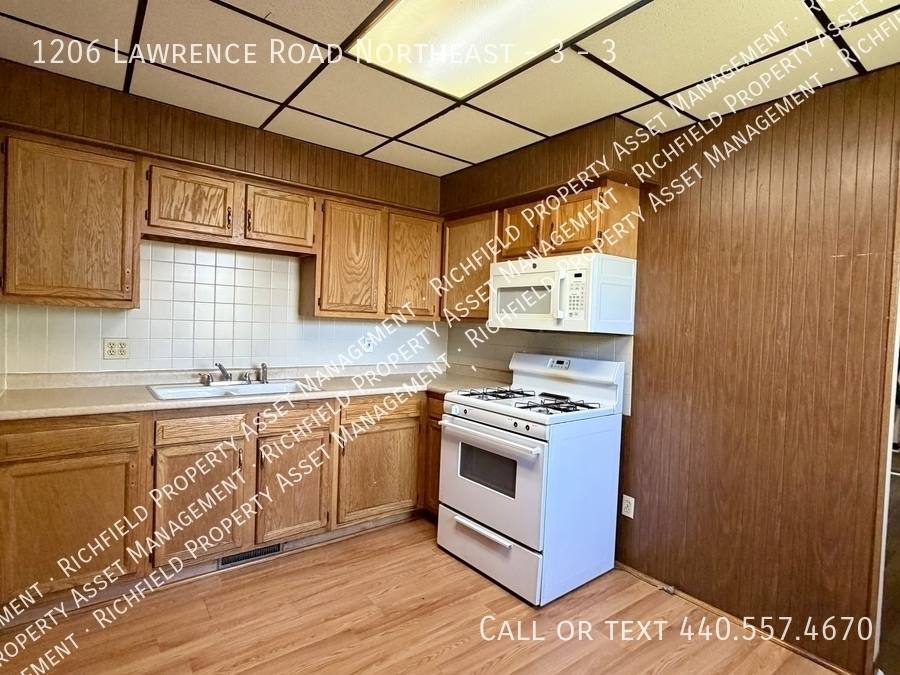 Apartment for rent at 1206 Lawrence Rd NE - 3 #3, Canton, OH 44705