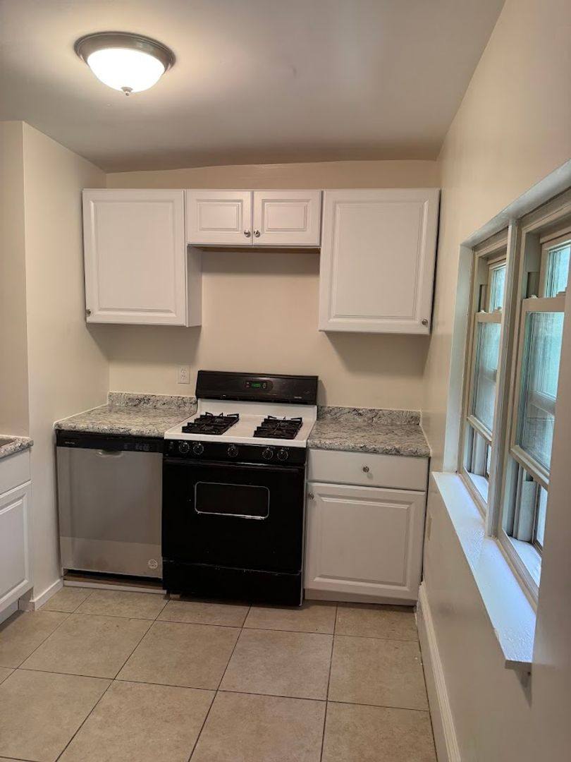 Apartment for rent at 5603 Fair Oaks St, Pittsburgh, PA 15217