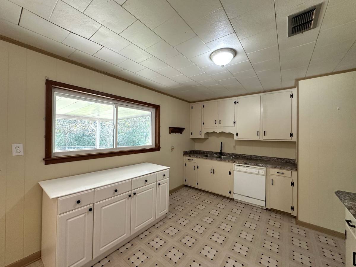 House for rent at 8101 4th Ave, Laurel Hill, FL 32567