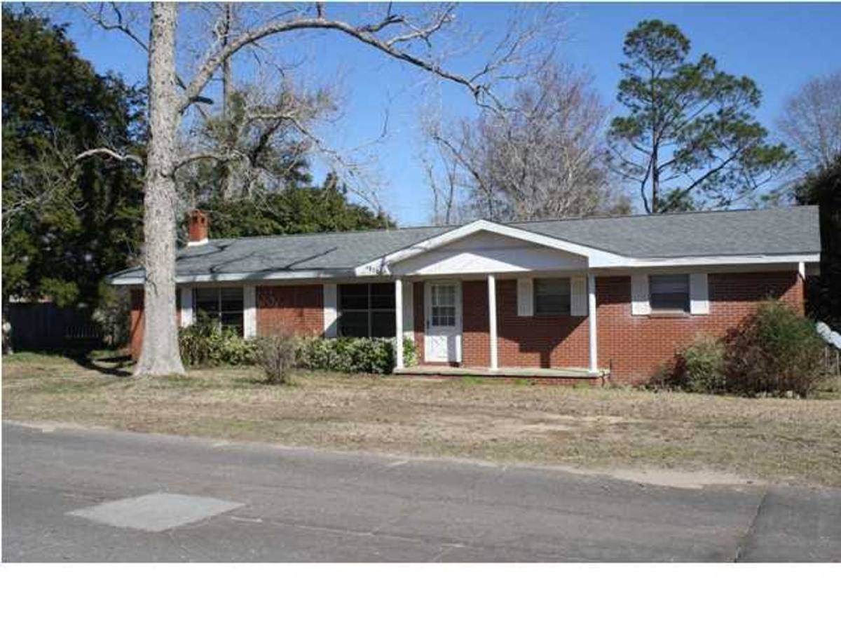 House for rent at 8101 4th Ave, Laurel Hill, FL 32567