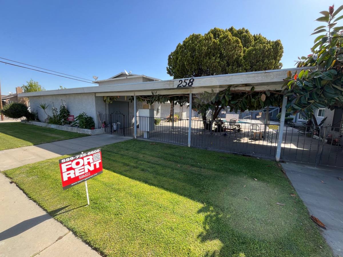 Apartment for rent at 258 N G St, Porterville, CA 93257