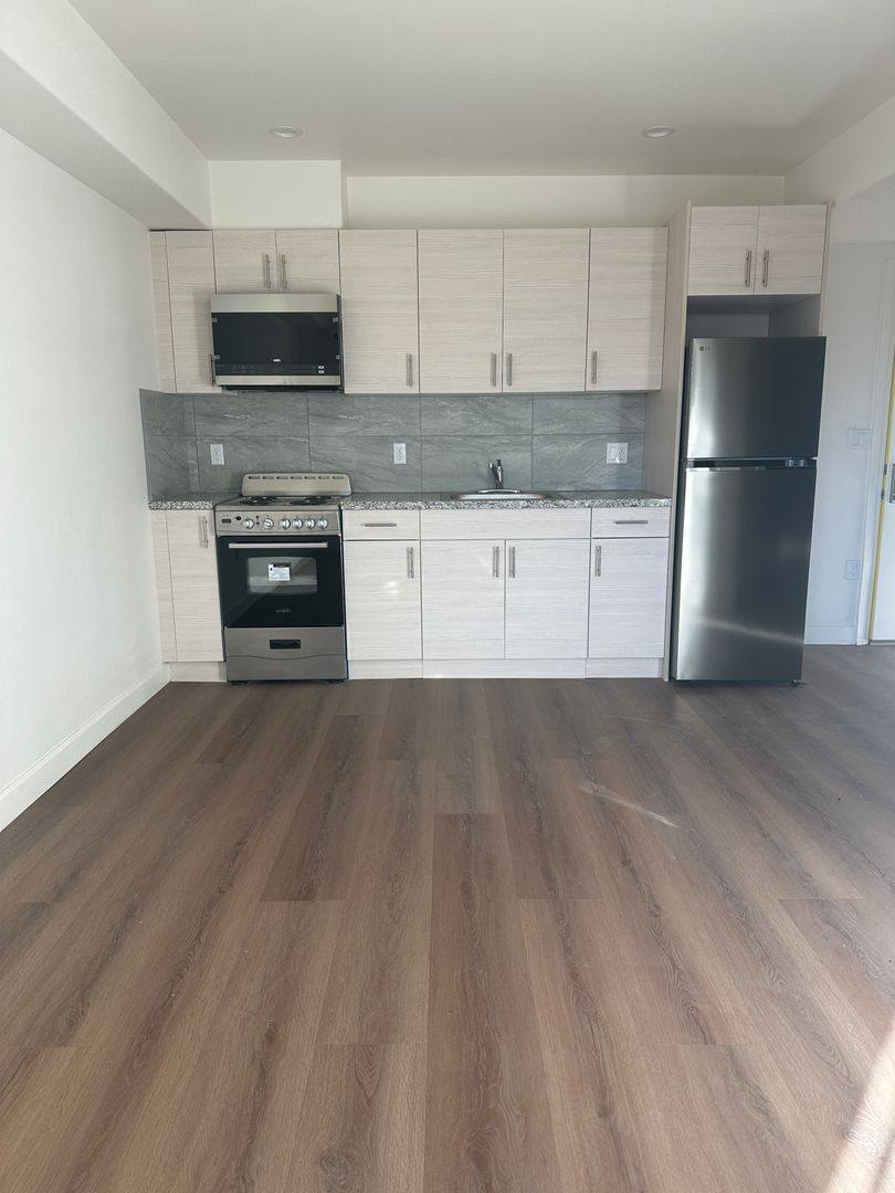 Apartment for rent at 6901 S Western Ave, Los Angeles, CA 90047