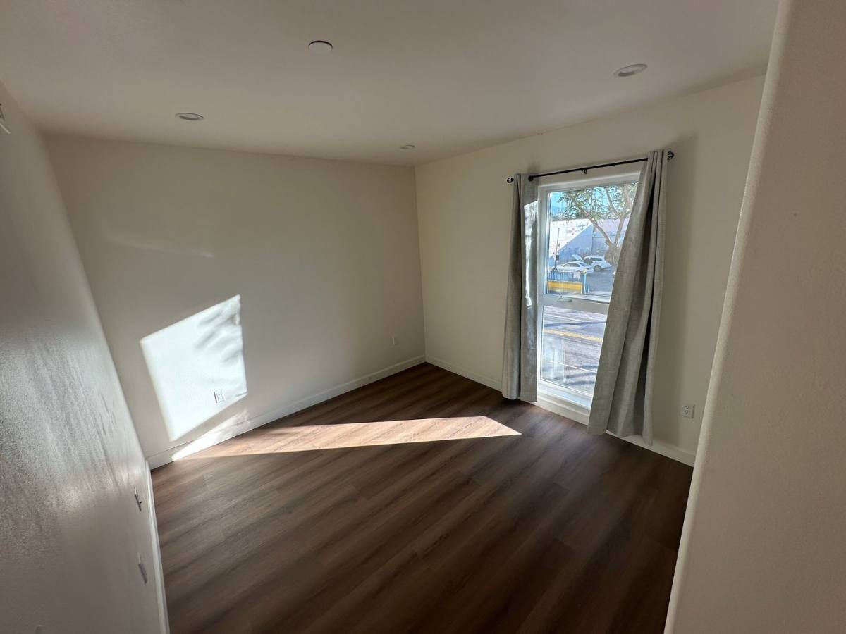 Apartment for rent at 6901 S Western Ave, Los Angeles, CA 90047