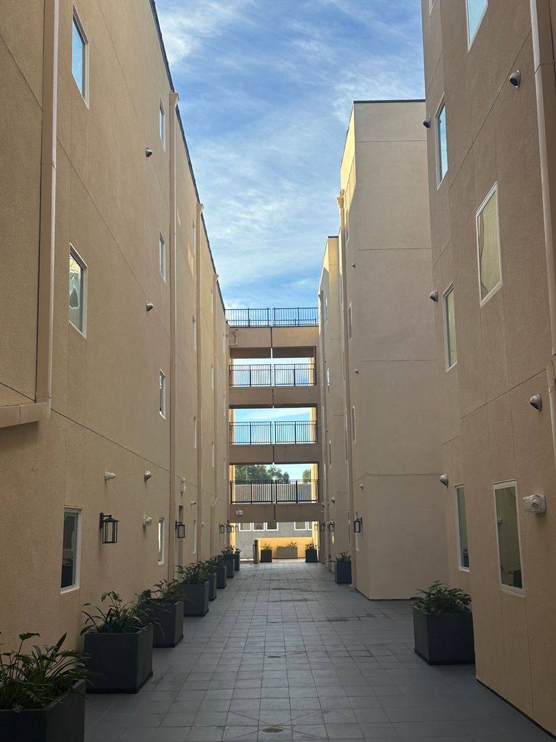 Apartment for rent at 6901 S Western Ave, Los Angeles, CA 90047