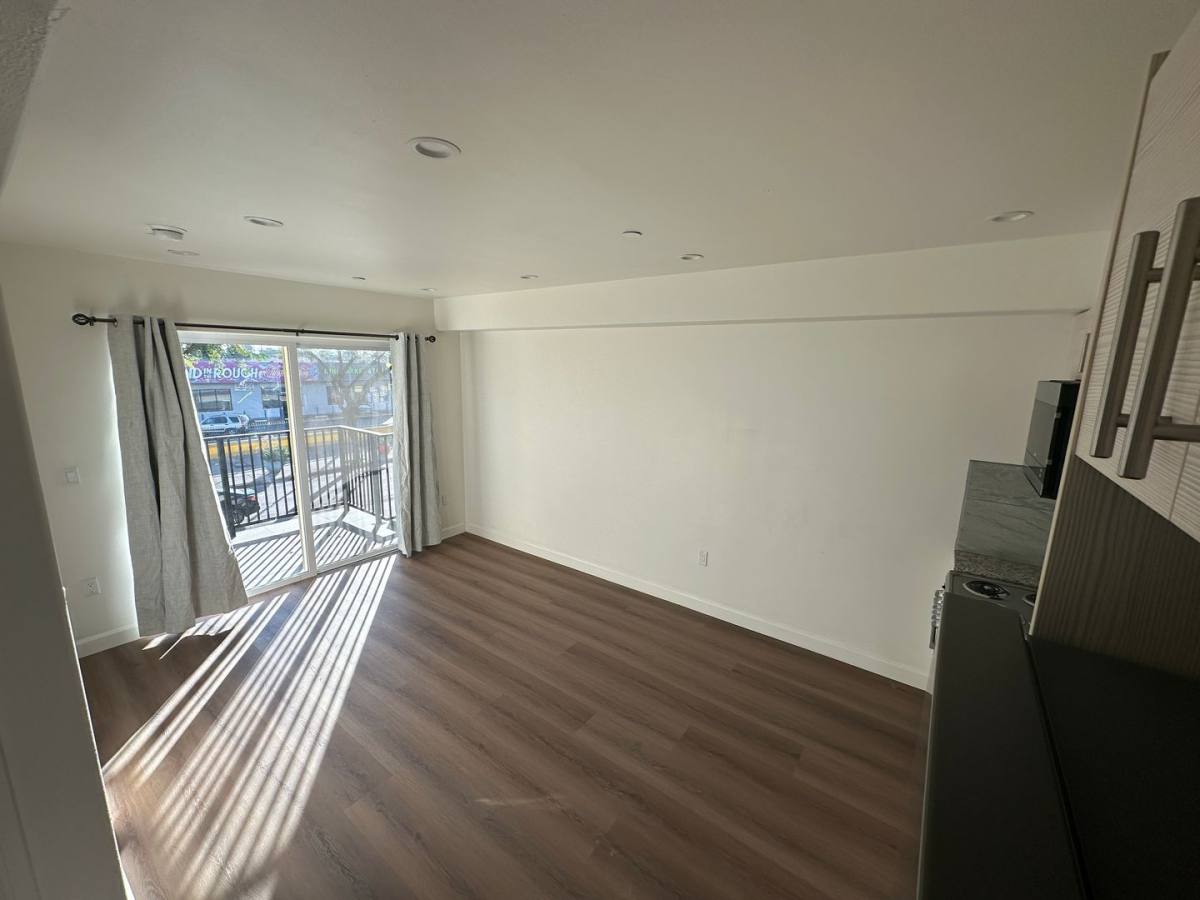 Apartment for rent at 6901 S Western Ave, Los Angeles, CA 90047