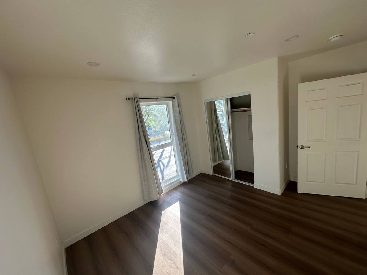 Apartment for rent at 6901 S Western Ave, Los Angeles, CA 90047
