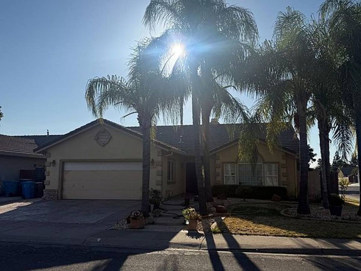 House for rent at 1105 Johnathan Dr, Yuba City, CA 95993