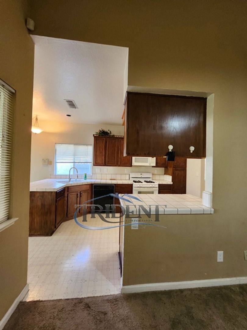 House for rent at 1105 Johnathan Dr, Yuba City, CA 95993