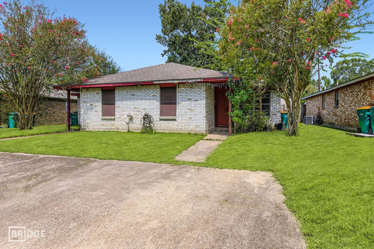 Apartment for rent at 1611 Hazelwood St, Conroe, TX 77301