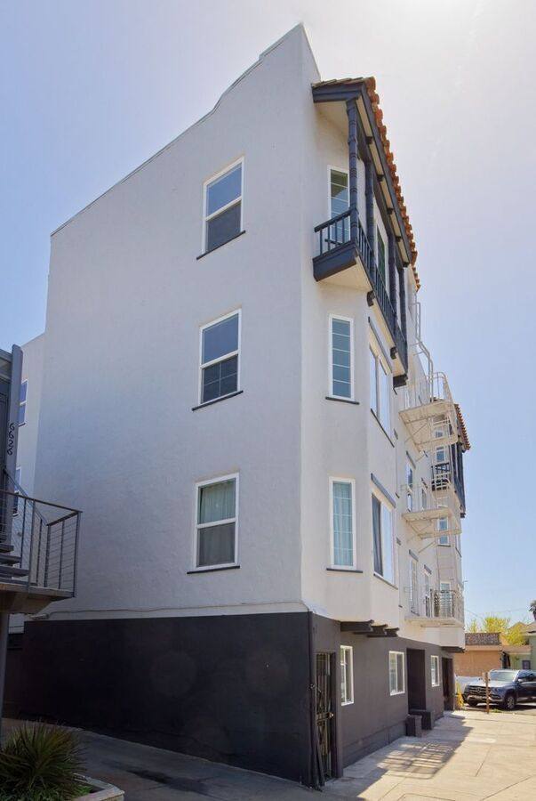 Apartment for rent at 6616 Telegraph Ave #2, Oakland, CA 94609
