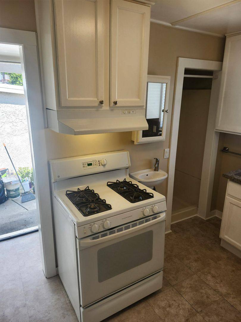 Apartment for rent at 11254 Nardo St, Ventura, CA 93004
