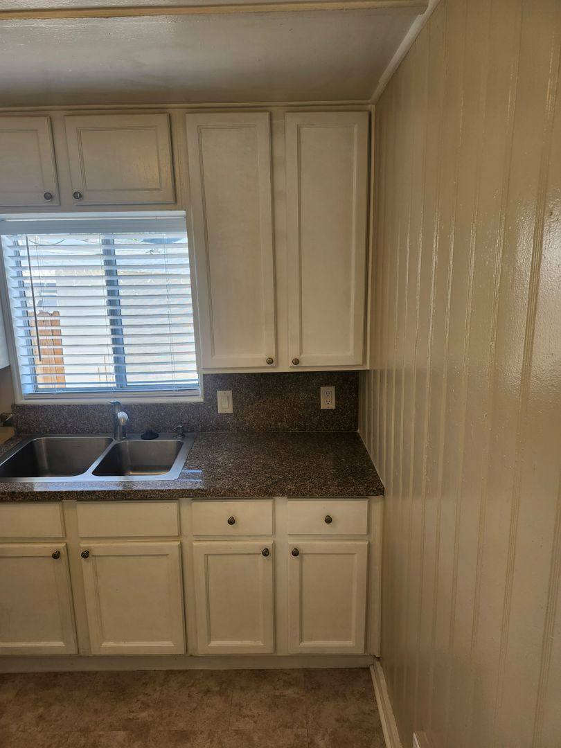 Apartment for rent at 11254 Nardo St, Ventura, CA 93004