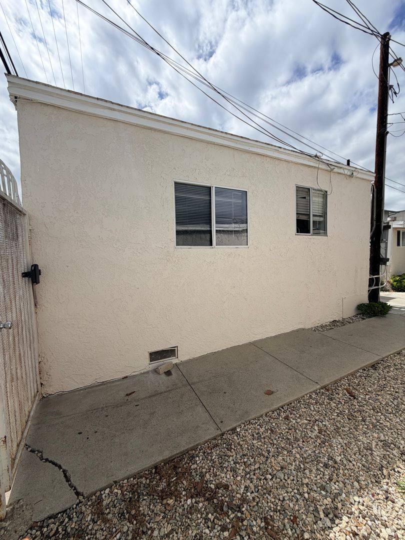 Apartment for rent at 11254 Nardo St, Ventura, CA 93004