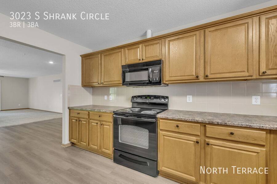 Townhouse for rent at 3023 S Shrank Circle, Independence, MO 64055