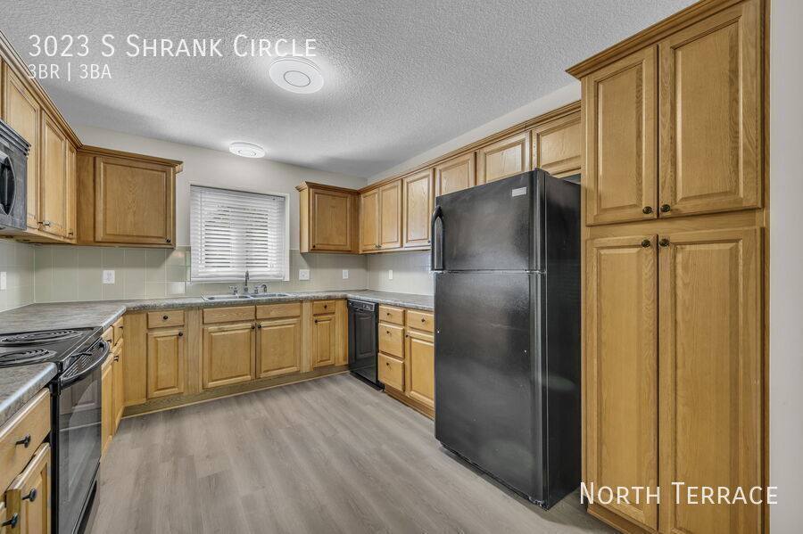 Townhouse for rent at 3023 S Shrank Circle, Independence, MO 64055