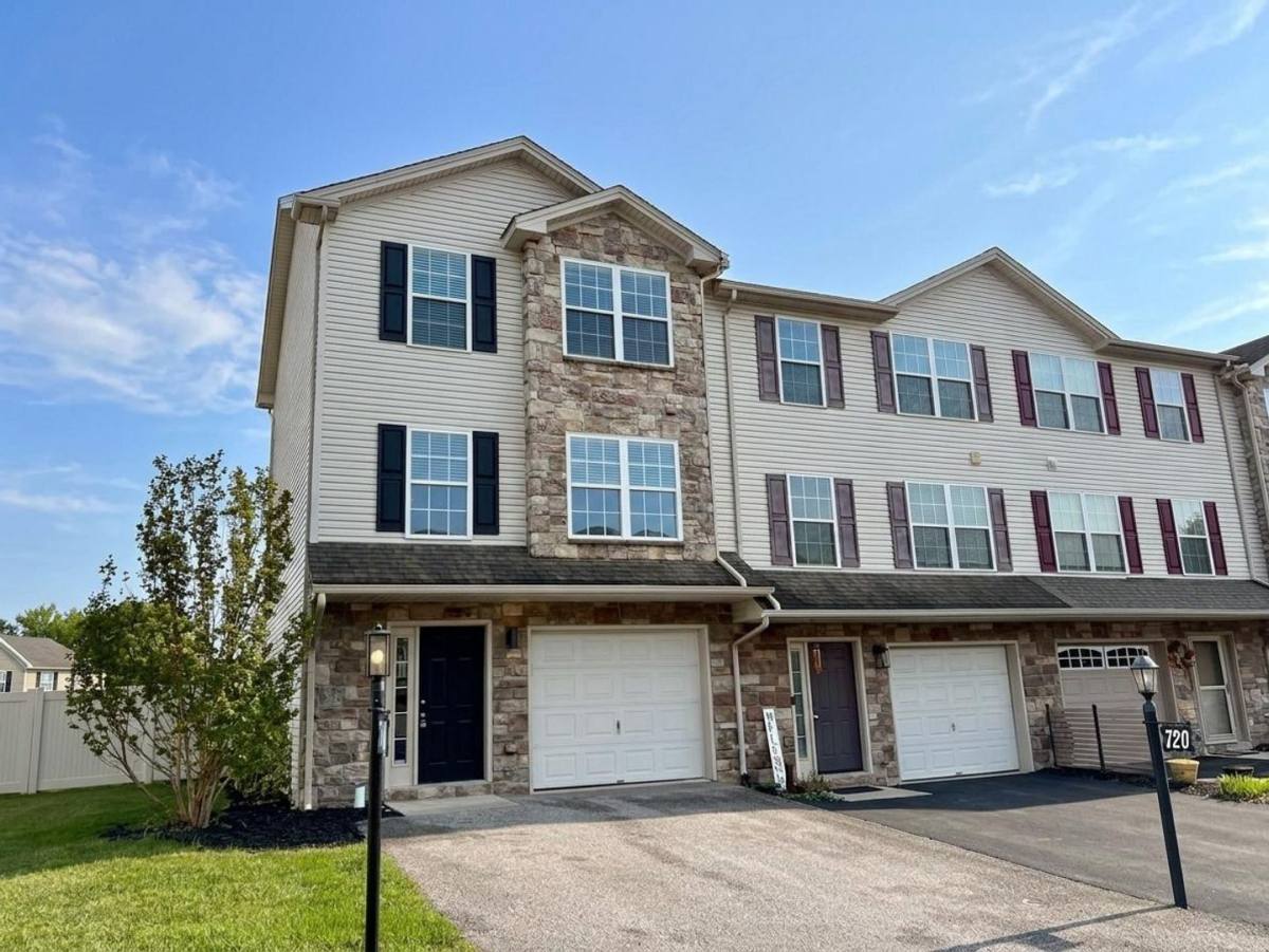 Townhouse for rent at 710 Rachel Dr, York, PA 17404