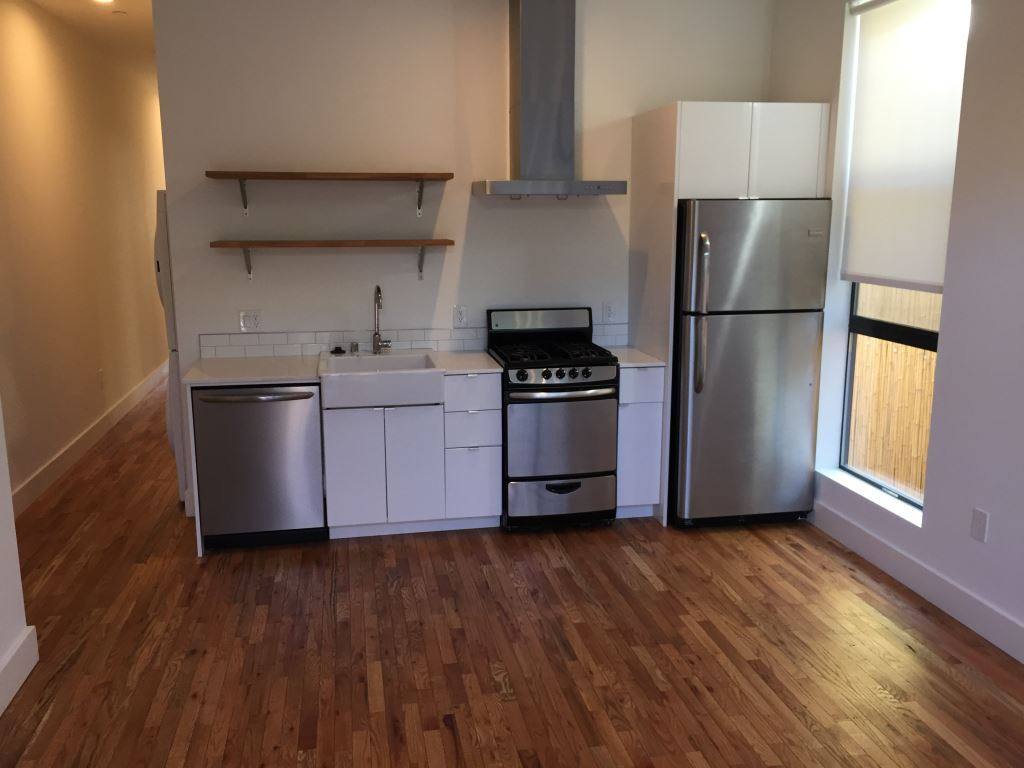 Apartment for rent at 132 N Alvarado St, Los Angeles, CA 90026