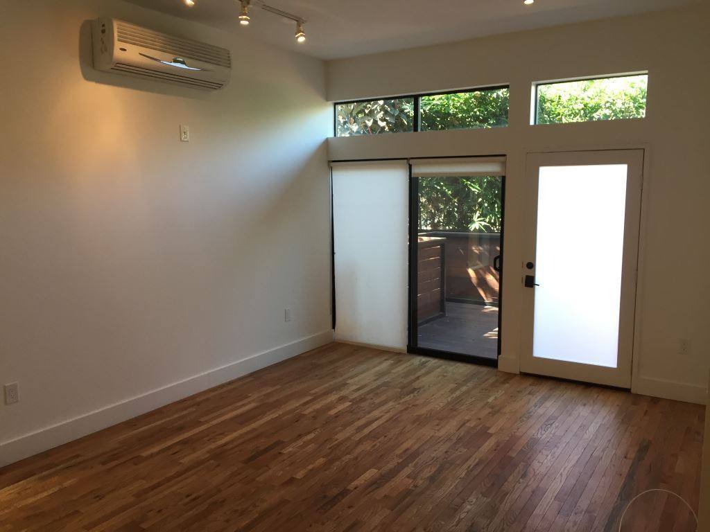 Apartment for rent at 132 N Alvarado St, Los Angeles, CA 90026