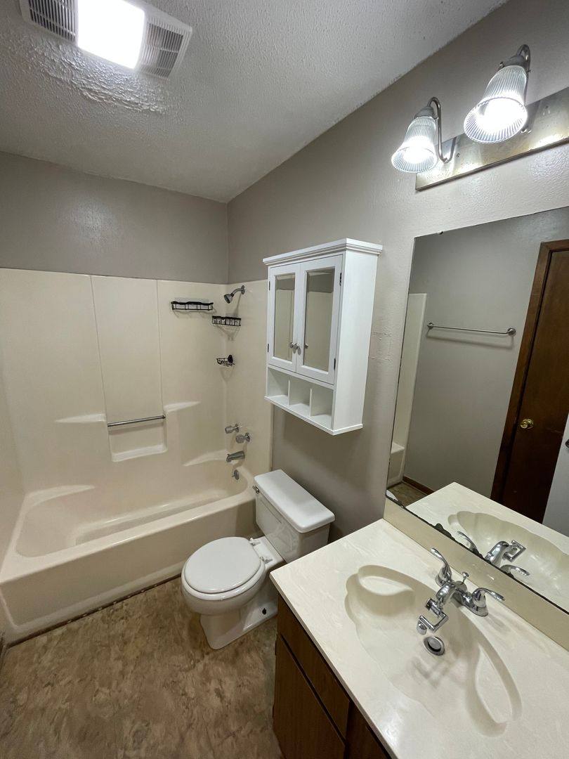 Apartment for rent at 107 Country Lane, Lafayette, LA 70508