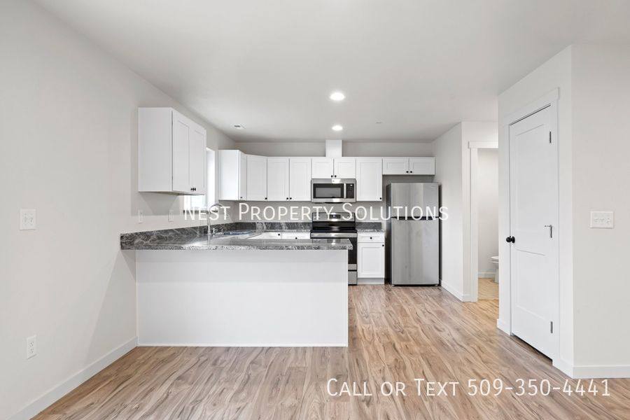 Townhouse for rent at 215 W 1st St #2, Warden, WA 98857