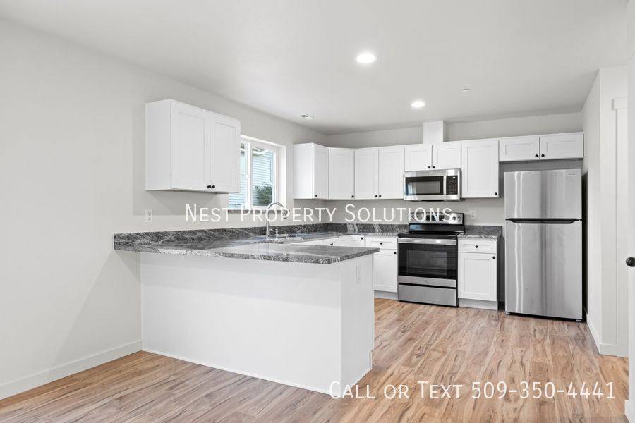 Townhouse for rent at 215 W 1st St #2, Warden, WA 98857