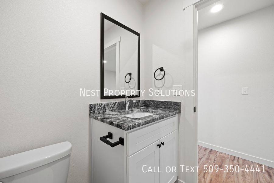 Townhouse for rent at 215 W 1st St #2, Warden, WA 98857