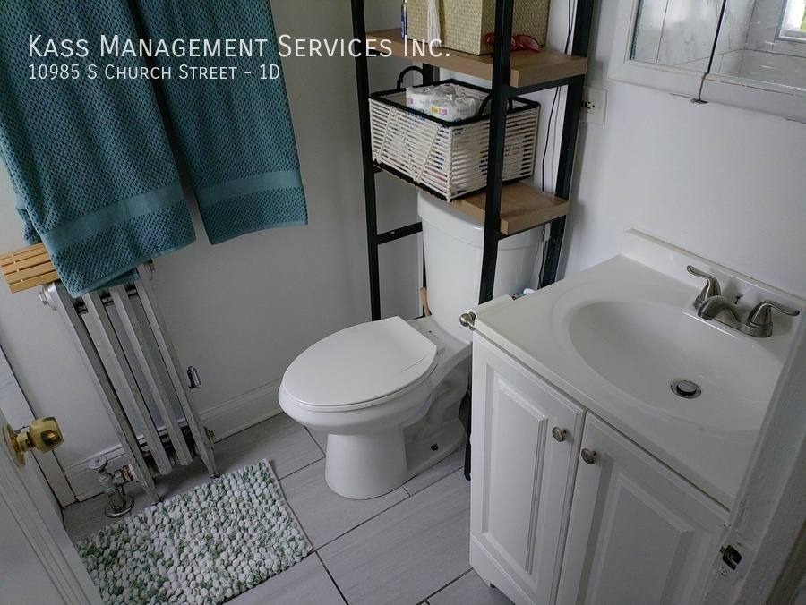 Apartment for rent at 10985 S Church St #1D, Chicago, IL 60643